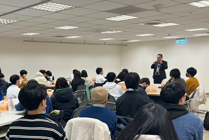 國泰投信總經理張雍川對學子喊話：「機會是留給準備好的人」!	